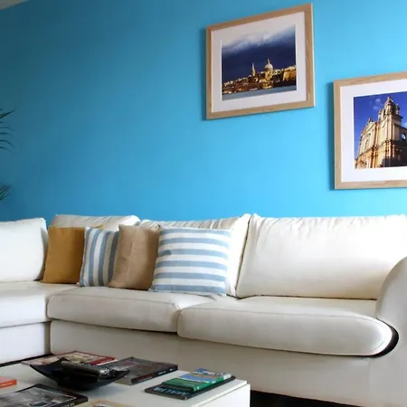 Penthouse With Fantastic Views!